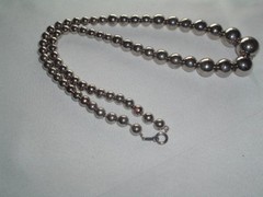 VINTAGE SILVER PLATED METAL BEAD CHAIN STRUNG NECKLACE 24″