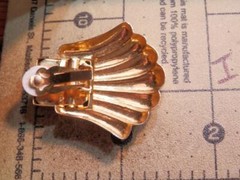 Gold Tone Dangly Doorknocker Shell Sooo Pretty Vintage 80’s Earrings 595a2