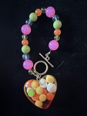 Vintage 90s Bubble Acrylic Gold Tone Heart Bracelet