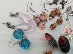 12 LOT G VINTAGE ESTATE PIERCED EARRINGS DANGLE HUGGIE CLOISONNE HEART FLORAL