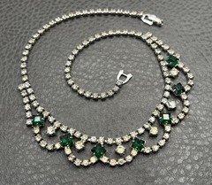 Vintage Art Deco Green Faux Emerald Crystal Rhinestone Bib Necklace Scalloped