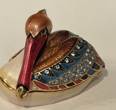 Elegant Vintage Goldtone Jewelry In Art Deco design Container