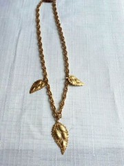 Vintage Gold Tone Necklace 15 Inches As Pictured -VM34
