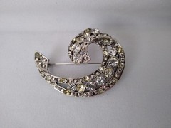Vintage Pin Brooch Clear Rhinestone Classic Silver Toned Jewelry