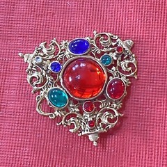 Vintage Etruscan Style Antique Gold Tone Brooch Jelly Cabochons 1.75”