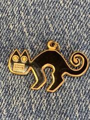 Metropolitan Museum of Art Cat Pendant Black Enamel Signed MMA 1985 Peruvian Exh
