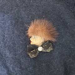Vintage Brooch Pin Ladies Face With Fur Hat Bow At Neck