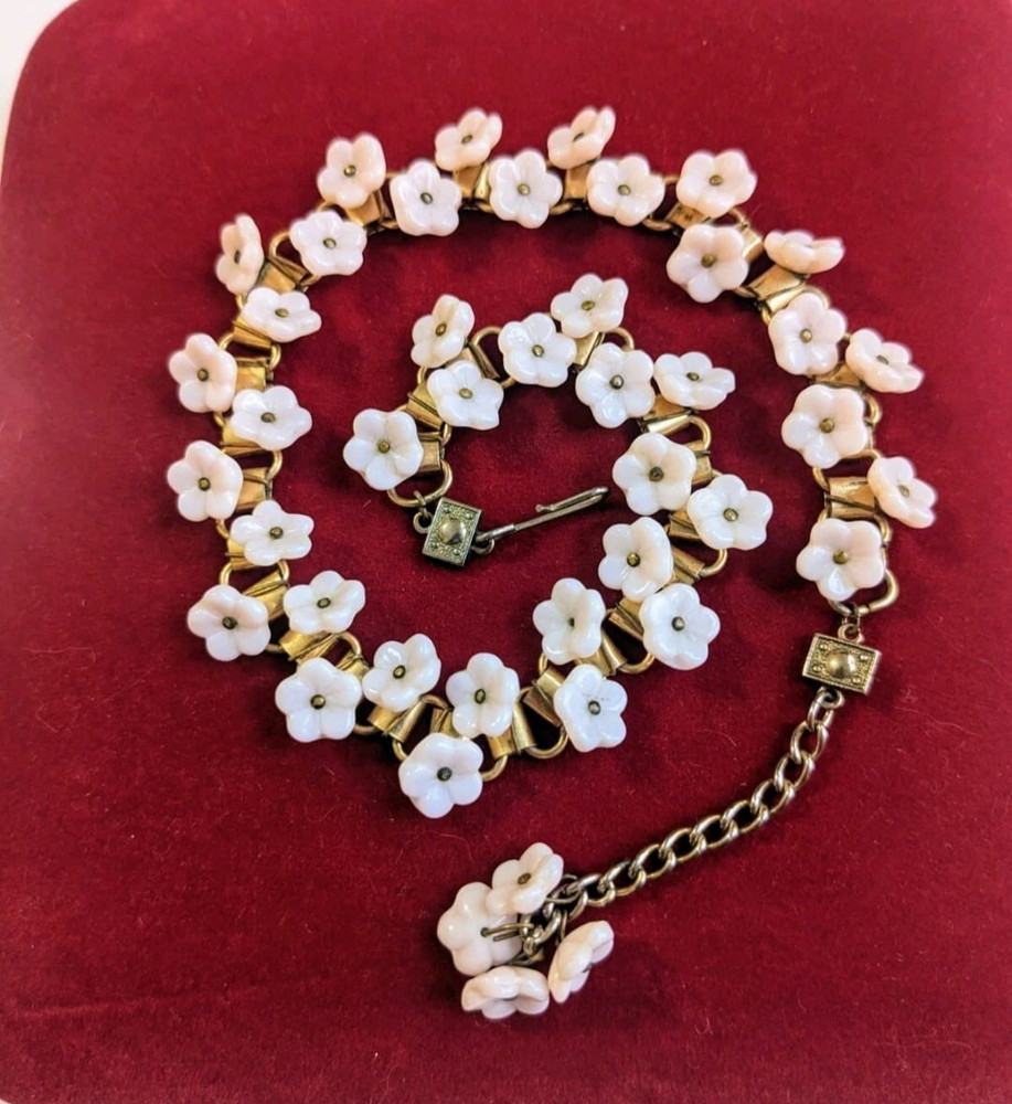 Early Unsigned Miriam Haskell Glass Baby Pink Beads Goldtone Bookchain Necklace