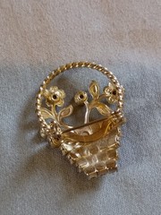 Beautiful Vintage Uranium Glass and Rhinestone Flower Basket Brooch.