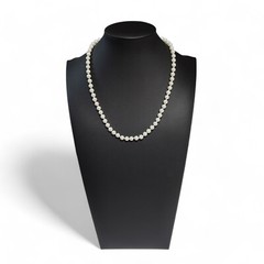 VTG Classic Faux White Pearls Delicate Elegant Everyday Statement Necklace 18″
