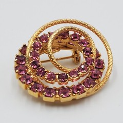 Brilliant Pink Crystal Brooch 1.25in Textured Gold Tone Quality Rhinestone VTG