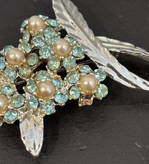 Lot 12 Fashion Jewelry Pins Vintage Now Faux Pearls Shell Leaf Leaves Flowers