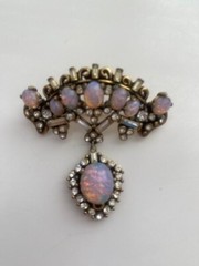 VINTAGE HOLLYCRAFT GOLD-TONE FAUX FIRE OPAL CABOCHON Rhinestone BROOCH