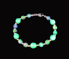 Uranium tri-color blue glass bead 7″ bracelet on a silver tone snake chain 7″
