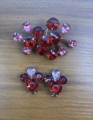 Vintage Red And Pink Prong Set Brooch With Matching Clip On Earrings A4 Pat Pend