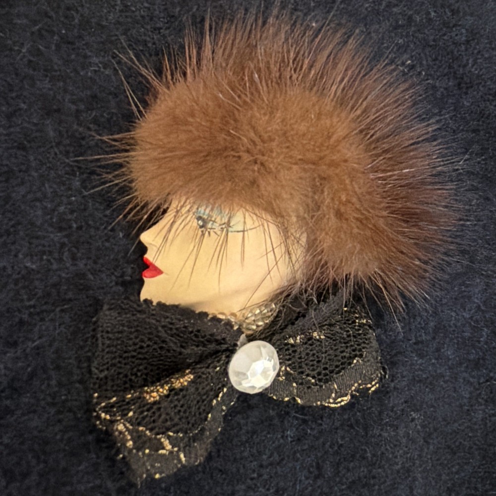 Vintage Brooch Pin Ladies Face With Fur Hat Bow At Neck
