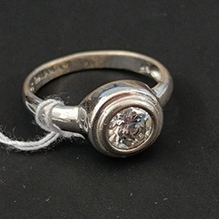 Minimalist Silver Ring Round Quartz Modernist Bezel Size 8 Classic Timeless Gift