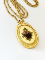 Vintage 23″ Gold Tone Victorian Revival Floral Pendant Necklace Garden Party
