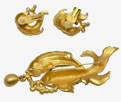 Elizabeth Taylor Avon Gold Koi Fish Brooch & Earrings Set, Faux Pearls