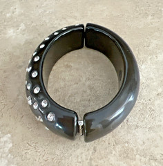 VINTAGE KJL KENNETH JAY LANE BLACK LUCITE CLEAR RHINESTONE HINGED CUFF BRACELET
