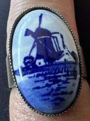 VINTAGE HOLLAND WINDMILL BLUE DELFT RING SIZE Fits All