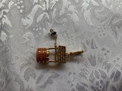 RARE*JUICY*COUTURE*GOLD*TONE*WISHING*WELL*WITH*PAIL*CHARM*BRACELET*N/I/B*