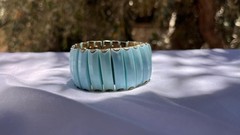 Vintage Style Blue Stretch Bracelet – Gold Tone Elastic Band