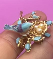 VTG. Swoboda 3-D Blue Bird On Nest Brooch W/Turquoise Pearls As Is Plating