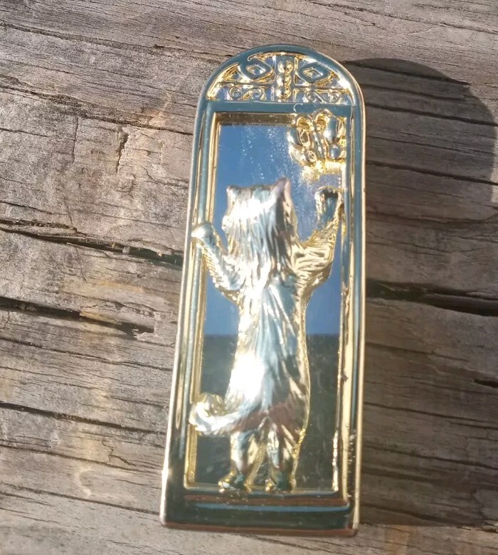 Cat Looking In Mirror Brooch AJC Pin American Jewelry Chain Co. 2.5″ Gold Toned
