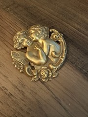 Art Nouveau Repousse Style Young Angels Putti Cupid Flowers Pin Brooch 2.25in