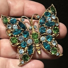 VINTAGE REGENCY SIGNED GOLD GILT TEAL BABY BLUE GREEN RHINESTONE BUTTERFLY