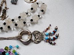 NICE LOT OF VINTAGE JEWELRY MOST TO WEAR SOME FOR REPAIR