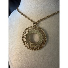 Vintage WLP Winard Gold Tone Heart Openwork Coin Frame Pendant Necklace 24 Inch