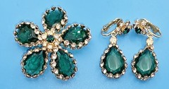 VTG JULIANA (D&E) GREEN & CLEAR CAGED RHINESTONE BROOCH AND EARRING SET