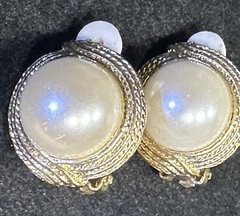 Vintage Faux Pearl Cabochon/Goldtone Metal Clip On Earrings – Costume Jewelry 1”