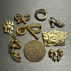 Vintage Gold Tone Brooch & Pin Mixed Lot 9pc Rhinestone Metal Fashion Jewelry