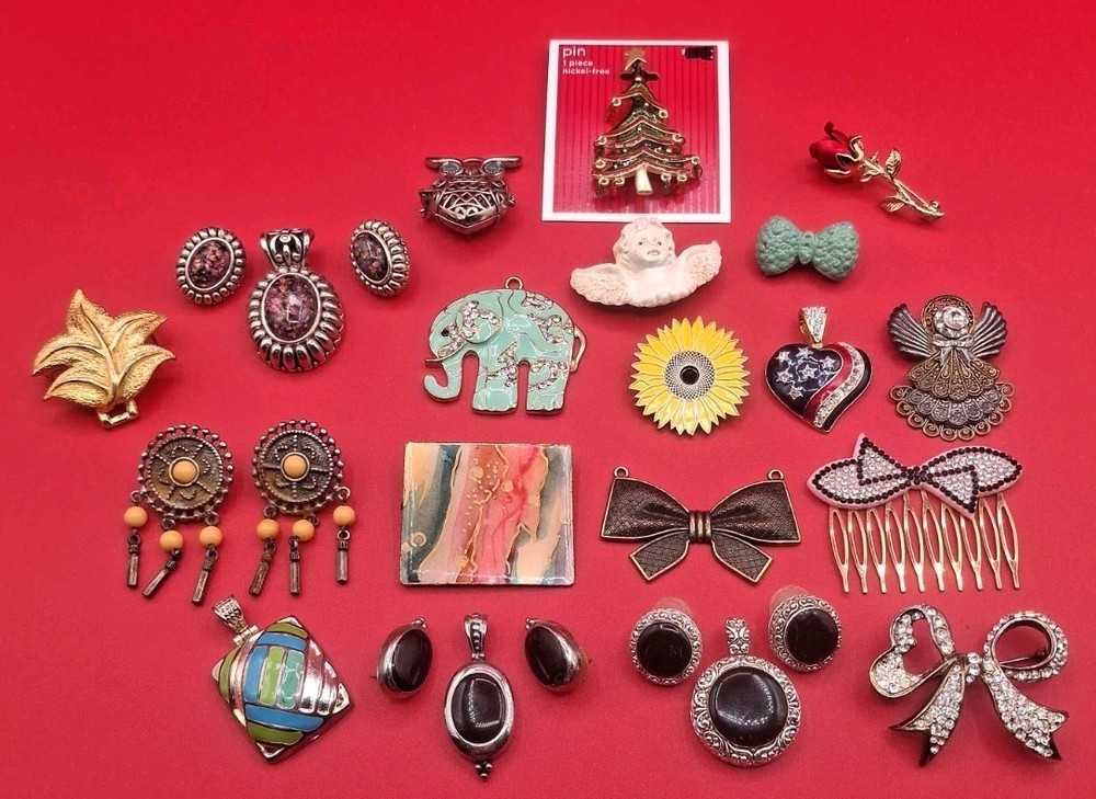 LOT Vintage costume jewelry pin brooches Cookie Lee, Best, Mimi Di N & unbranded