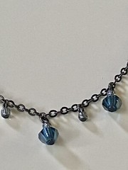 1990s Simple But Elegant Blue Cut Glass 16.5” Necklace