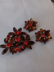 “JUDY LEE” VINTAGE BROOCH + CLIP EARRINGS IN BROWN/ORANGE/GOLD RHINESTONES