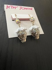 Betsey Johnson Skull Earrings Rare – G2