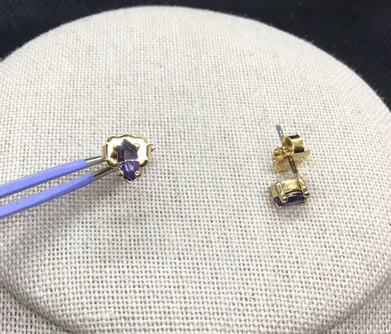Vintage Avon Gold Tone Costume Glass Simulated Amethyst Stud Earrings H897