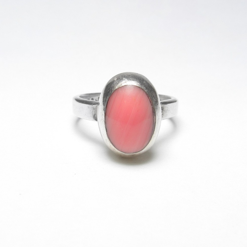 1980s Southwestern Sterling Silver 3.00 Ct Natural Oval Pink Spiny Oyster Ring