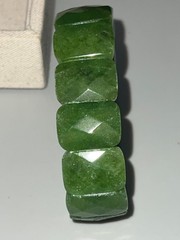 Vintage Hand Cut Jade Gemstone Stretch Bracelet