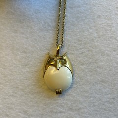50’60’s Crown TRIFARI Owl Bird Motif Vintage Pendant Necklace Cream Color Gold