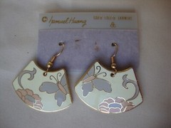 VINTAGE SAMUEL HUANG CLOISONNE BUTTERFLY FLOWER FAN PINK GRAY & CREAM EARRINGS