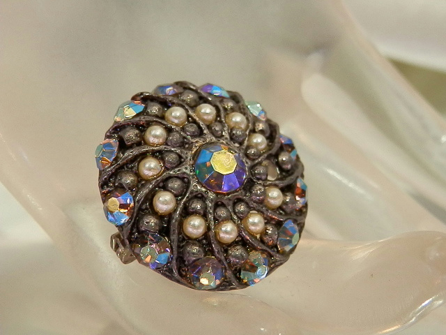 Pretty Vintage 1950 Faux Pearl Aurora Rhinestone Brooch 836a