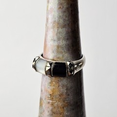 Vintage 925 Sterling Silver Onyx Mother of Pearl Marcasite Ring Size 6.5 – 3.1 g