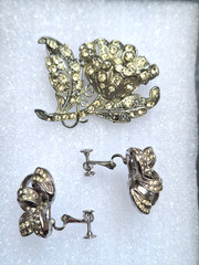 Vintage Brooch Pin flower shaped with rhinestones + 2 Earrings set of 3 pieces