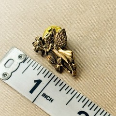 Vintage Girl Angel Fairy Hugging Rose Pin Gold Tone A16 Jewelry