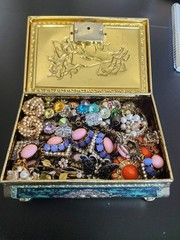 vintage costume jewelry lot of 28 in beautiful box
